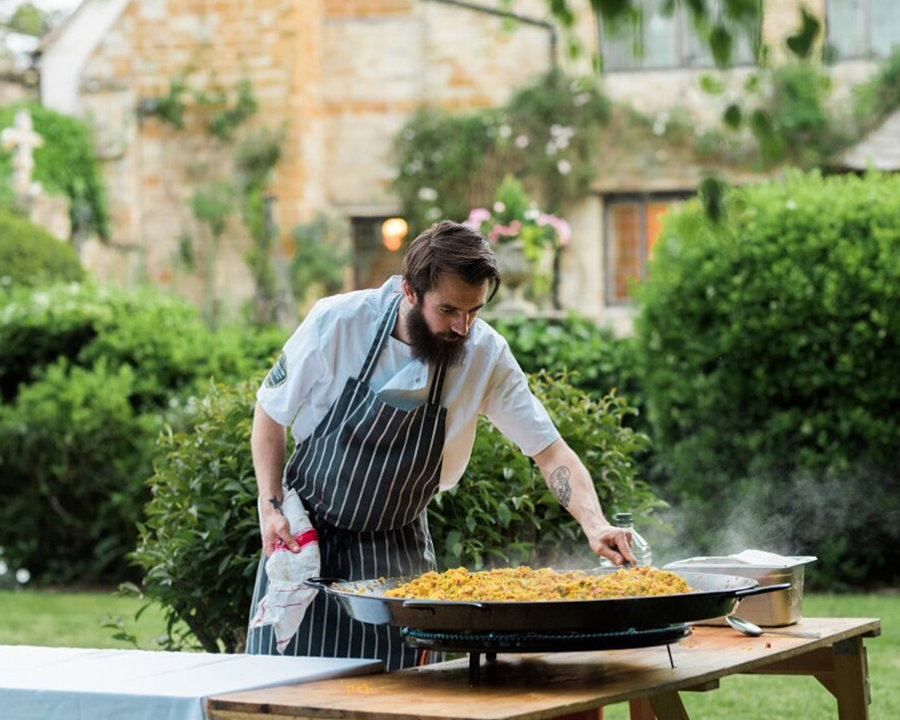 Top 5 outdoor wedding catering tips by Caviar & Chips!